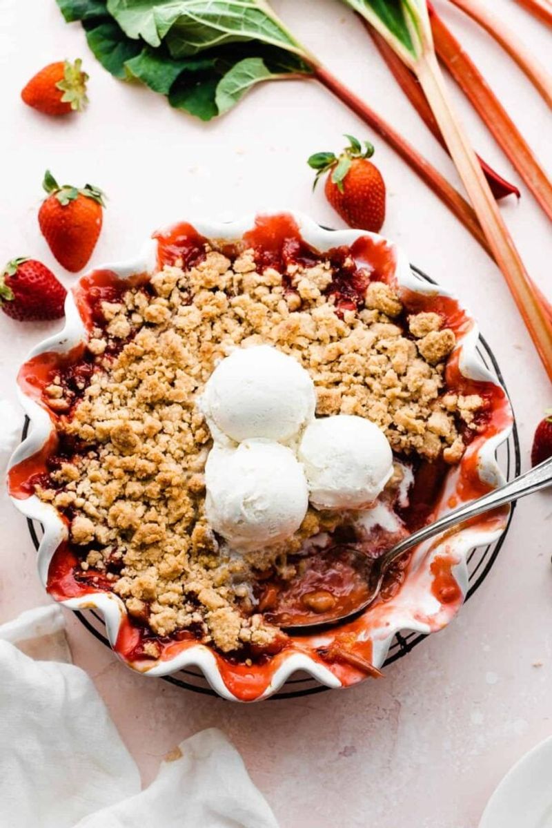 Strawberry-Rhubarb Breakfast Crumble