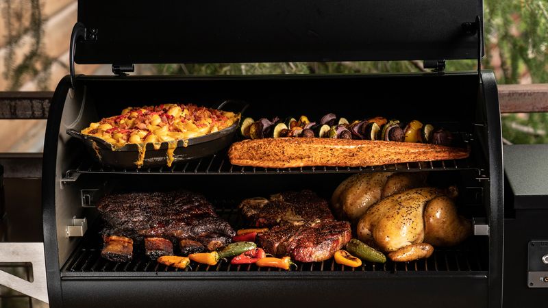 Grilling With The Lid Closed For Thicker Meats