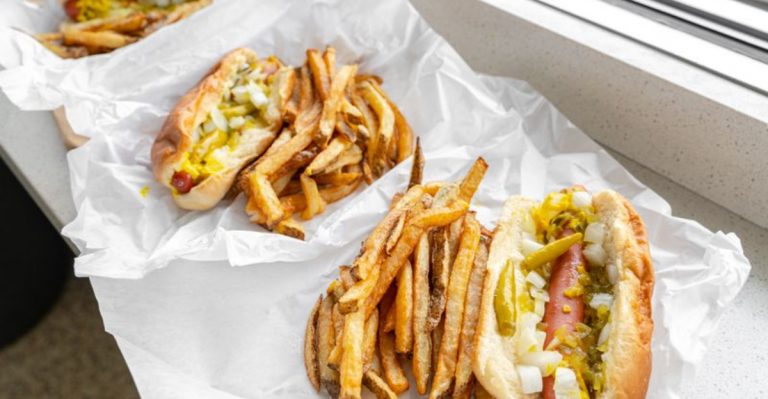 hot dog joints loved by Illinois locals