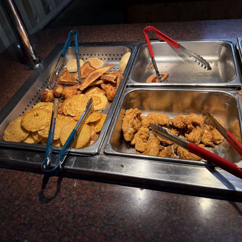 Country Grill Buffet – Bland Flavor, Repetitive Sides