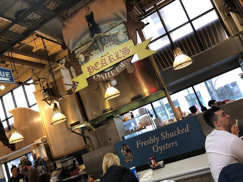 Pearl's Oyster Bar (Reading Terminal Market) 