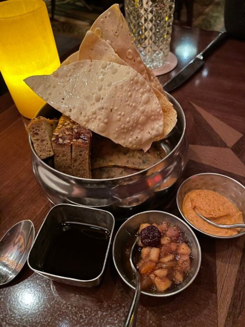 Tiffins Signature Bread Service