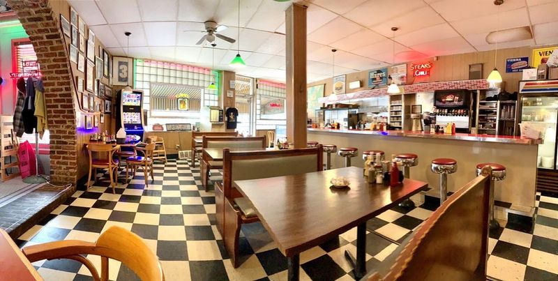 Louie M's Burger Lust 