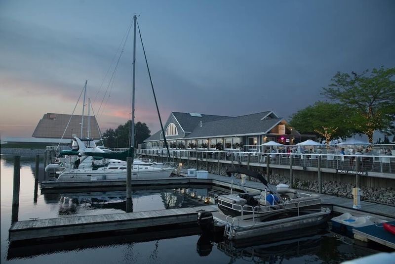 The Lake House Waterfront Grille (Muskegon)