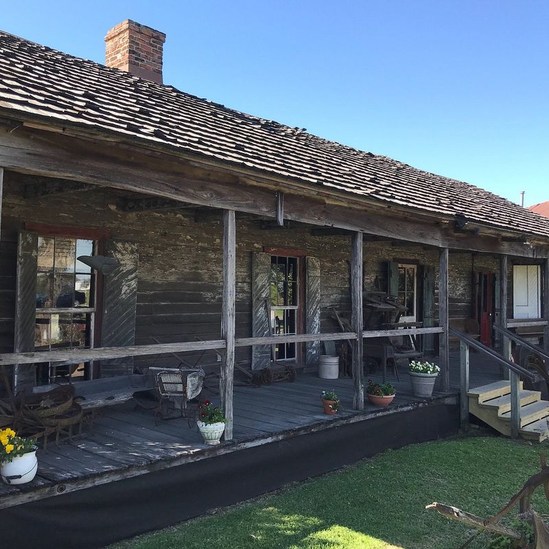 The Cabin Restaurant – Gonzales