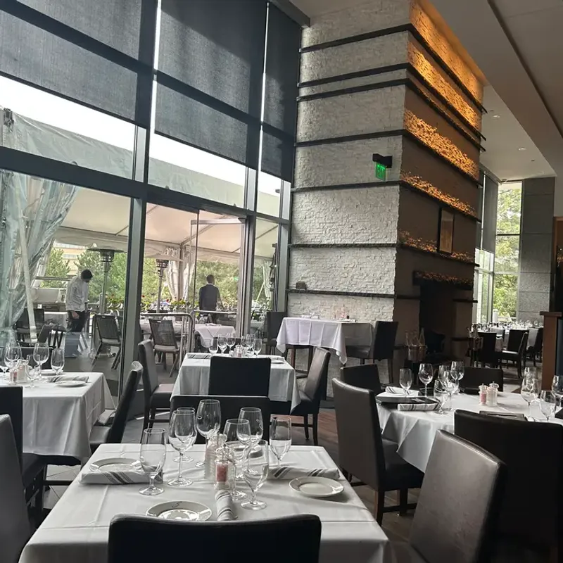 Shanahan's Steakhouse: Where Sports Legends Meet Fine Dining