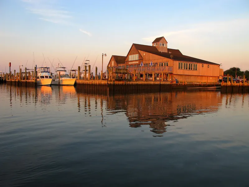 Island House Restaurant & Marina