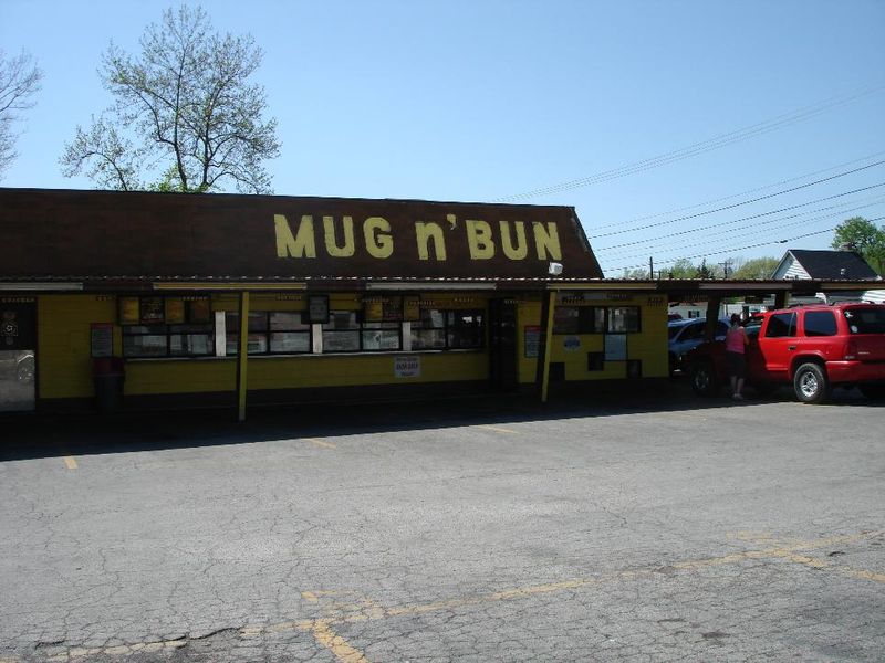 Mug-N-Bun Drive-In (Speedway)