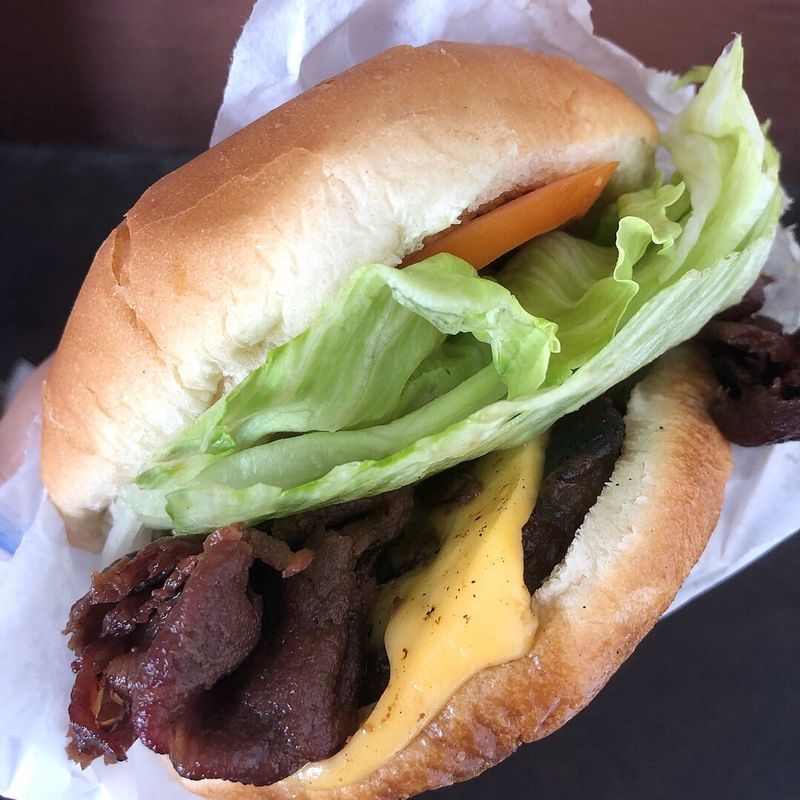 W & M Bar-B-Q Burgers (Kaimukī, Oʻahu)