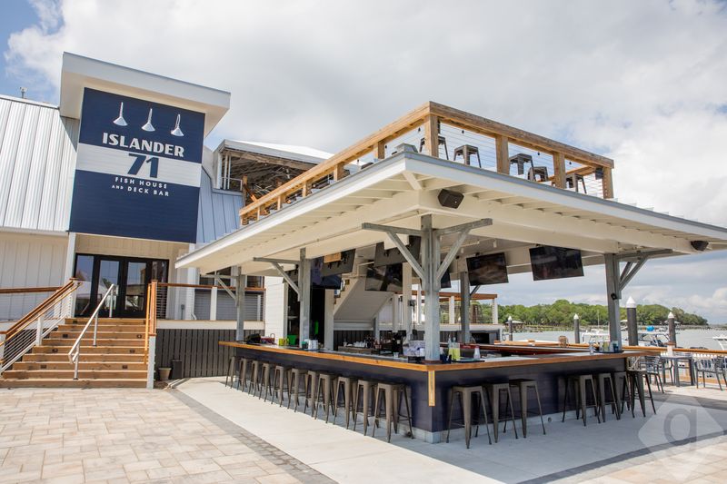 Islander 71 Fish House & Raw Bar 