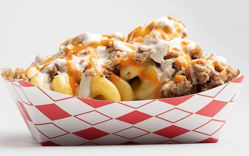 Buffalo Chicken Mac & Cheese Nachos