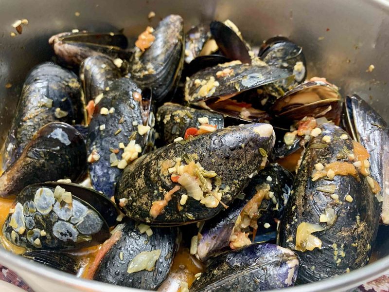 Lukewarm Mussels