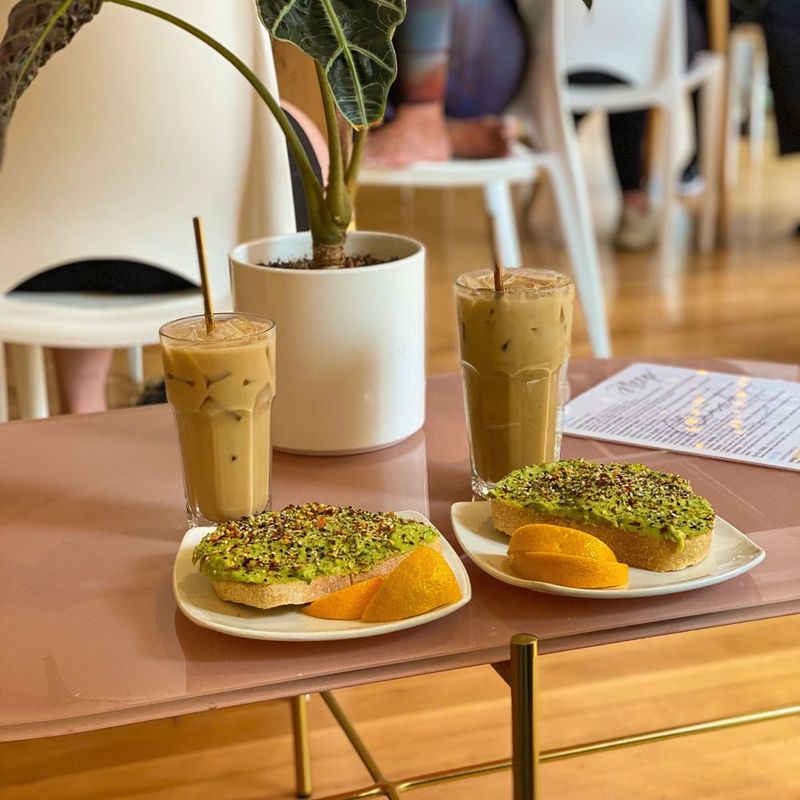 Cozmic Cafe – Cozy Breakfast Spot