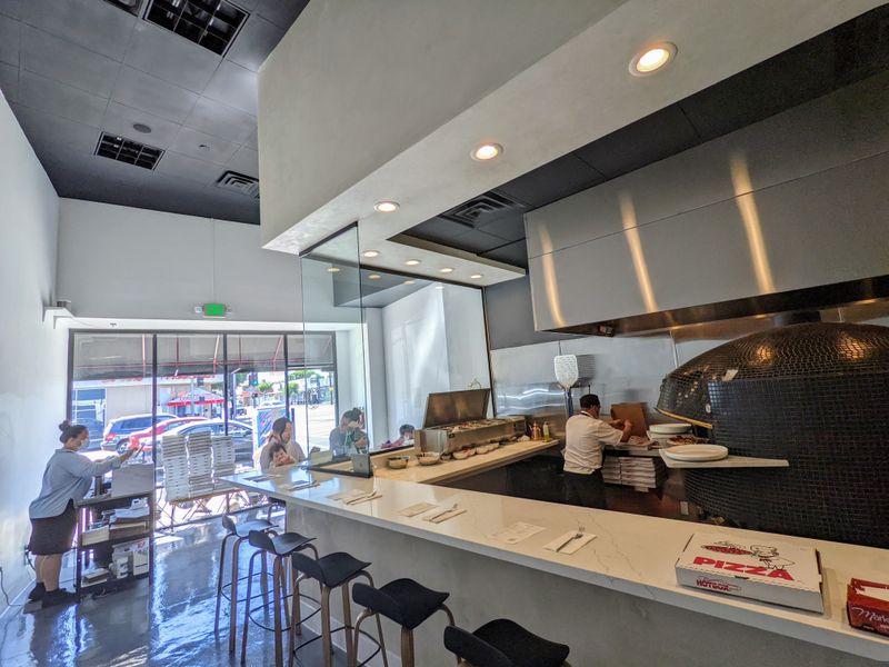 Pizzeria Sei: The Neapolitan Newcomer