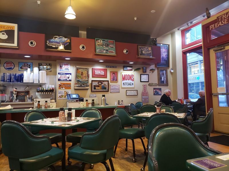 Moon's Kitchen Café