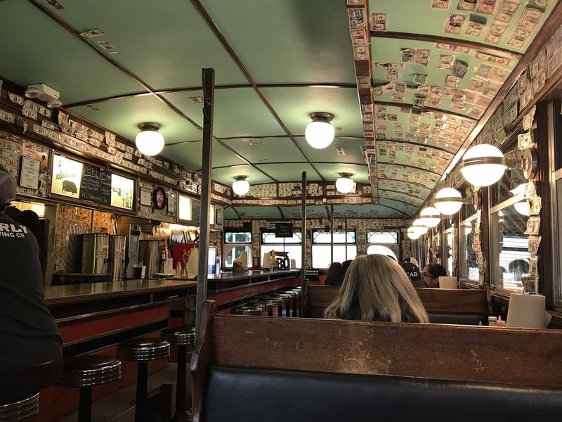 Sandfly Southern Soul: Savannah's BBQ Hideaway