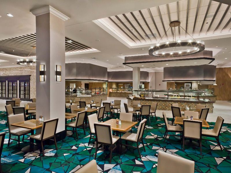 Robert's Buffet At Riverside
