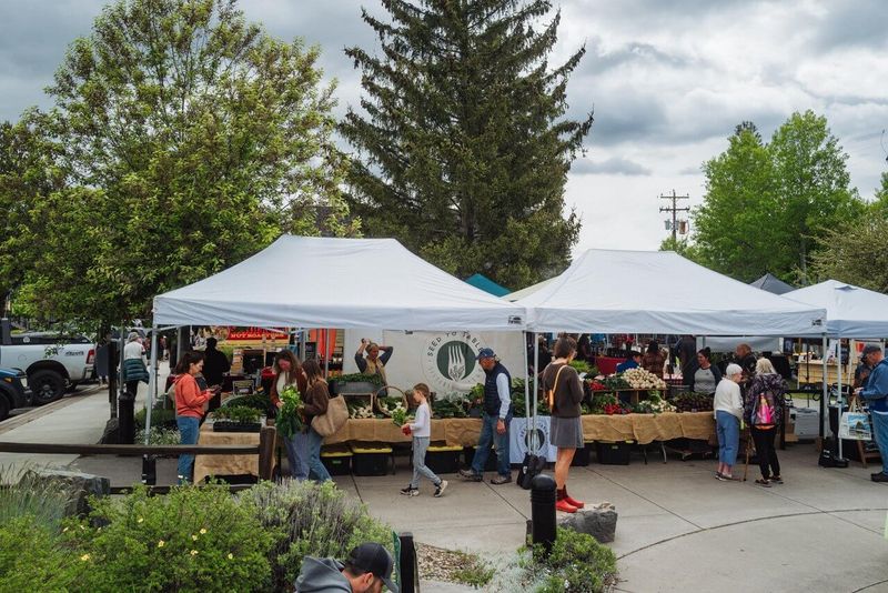 Sisters Farmers Market