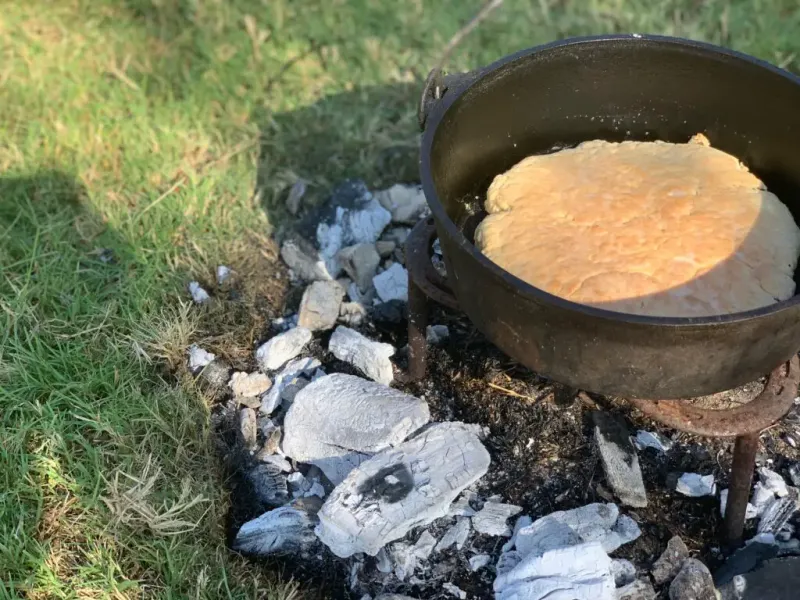 Pan de Campo (pahn deh KAHM-po, not pan dee CAM-po)