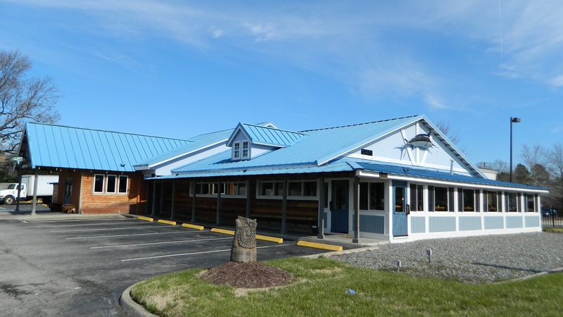 Harpoon Larry's Fish House & Oyster Bar