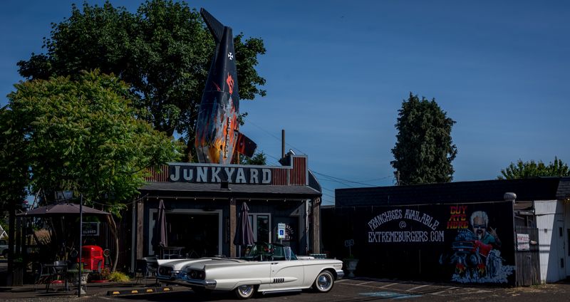 Junkyard Extreme Burgers & Brats