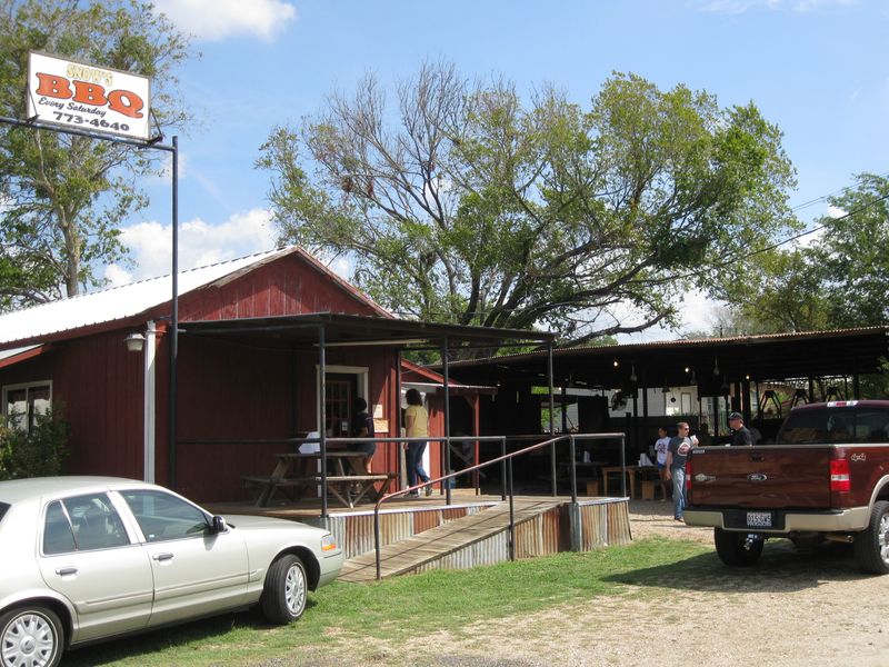 Snow's BBQ: The Early Bird Gets the Brisket