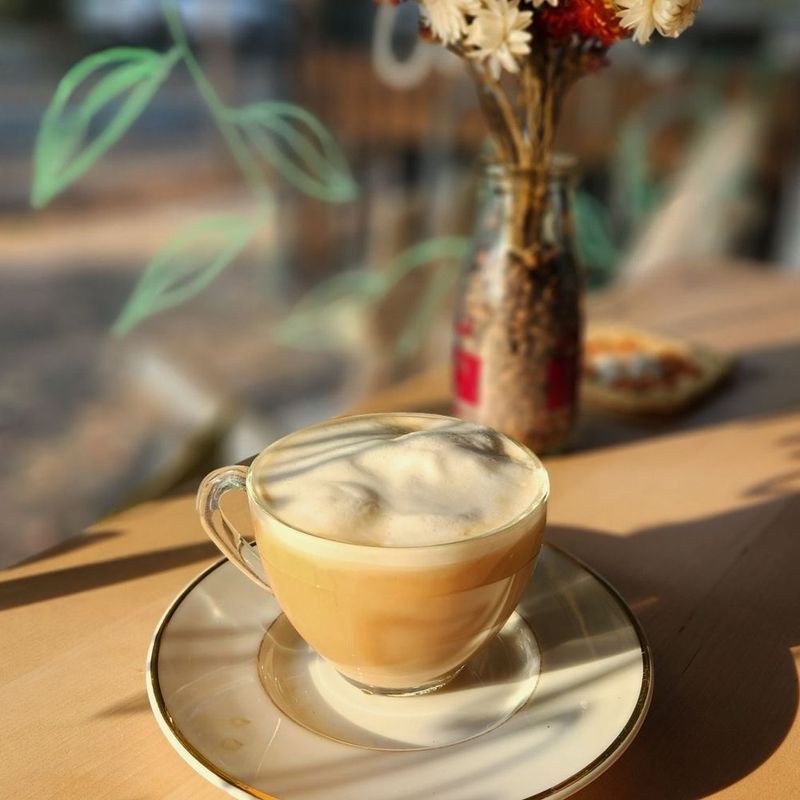 Kaffee O – European-Style Coffee, Pastries