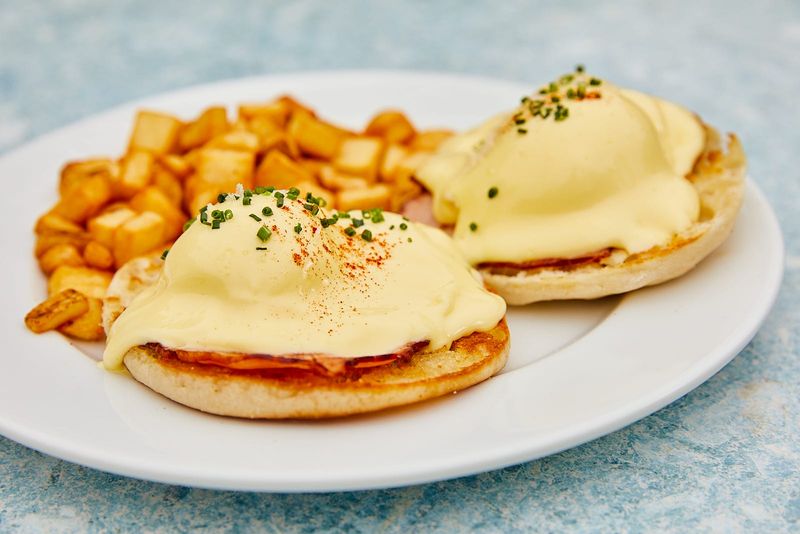 Willow Creek Eatery – Eggs Benedict And Home Fries