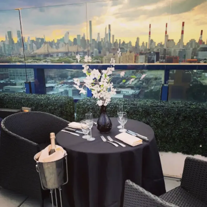 Vista Sky Lounge – Long Island City