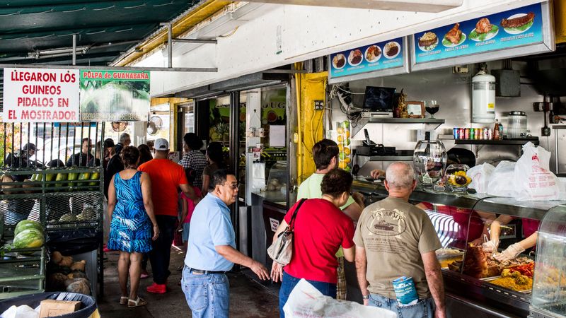 El Palacio de los Jugos - Fruit Kingdom & Cuban Feast