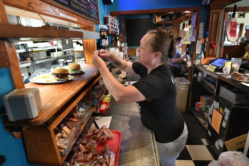 Penguin Ed’s BBQ (Fayetteville)