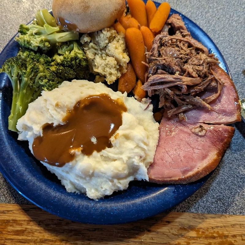 Volunteer Grill & Buffet – Comfort Food Done Right