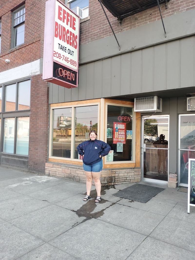 Effie's Tavern 