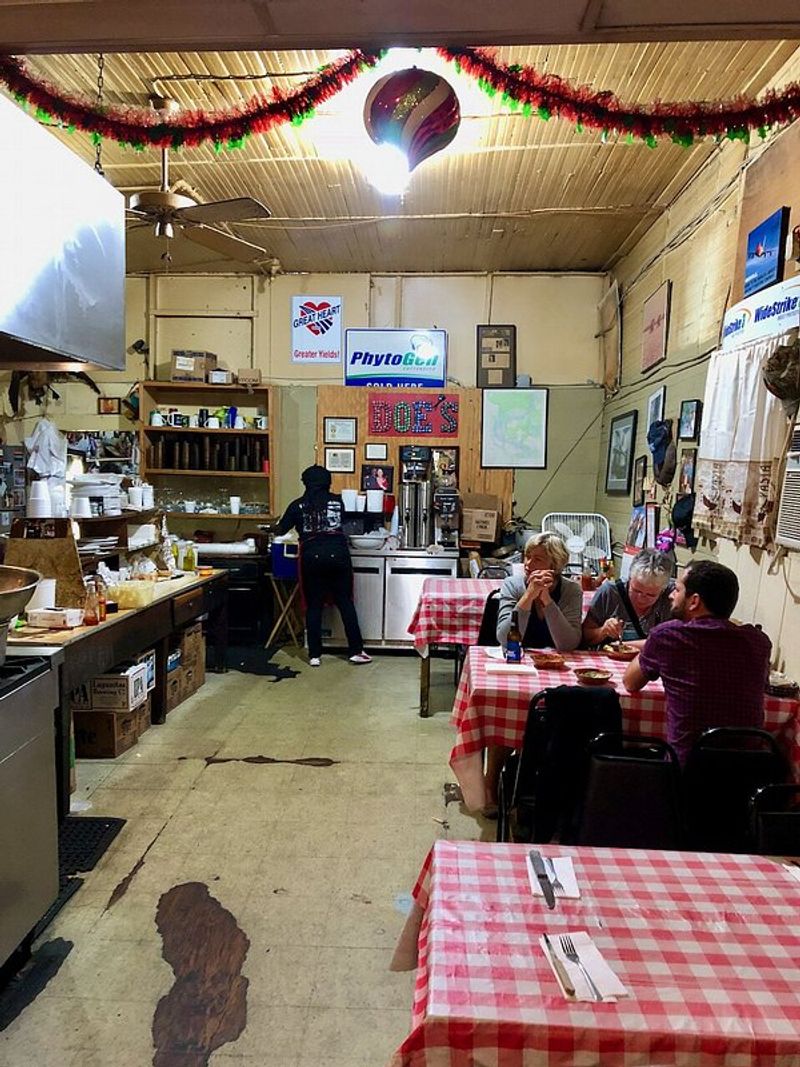 Doe’s Eat Place