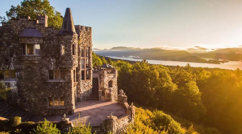 Highlands Castle Terrace Dining – Bolton Landing