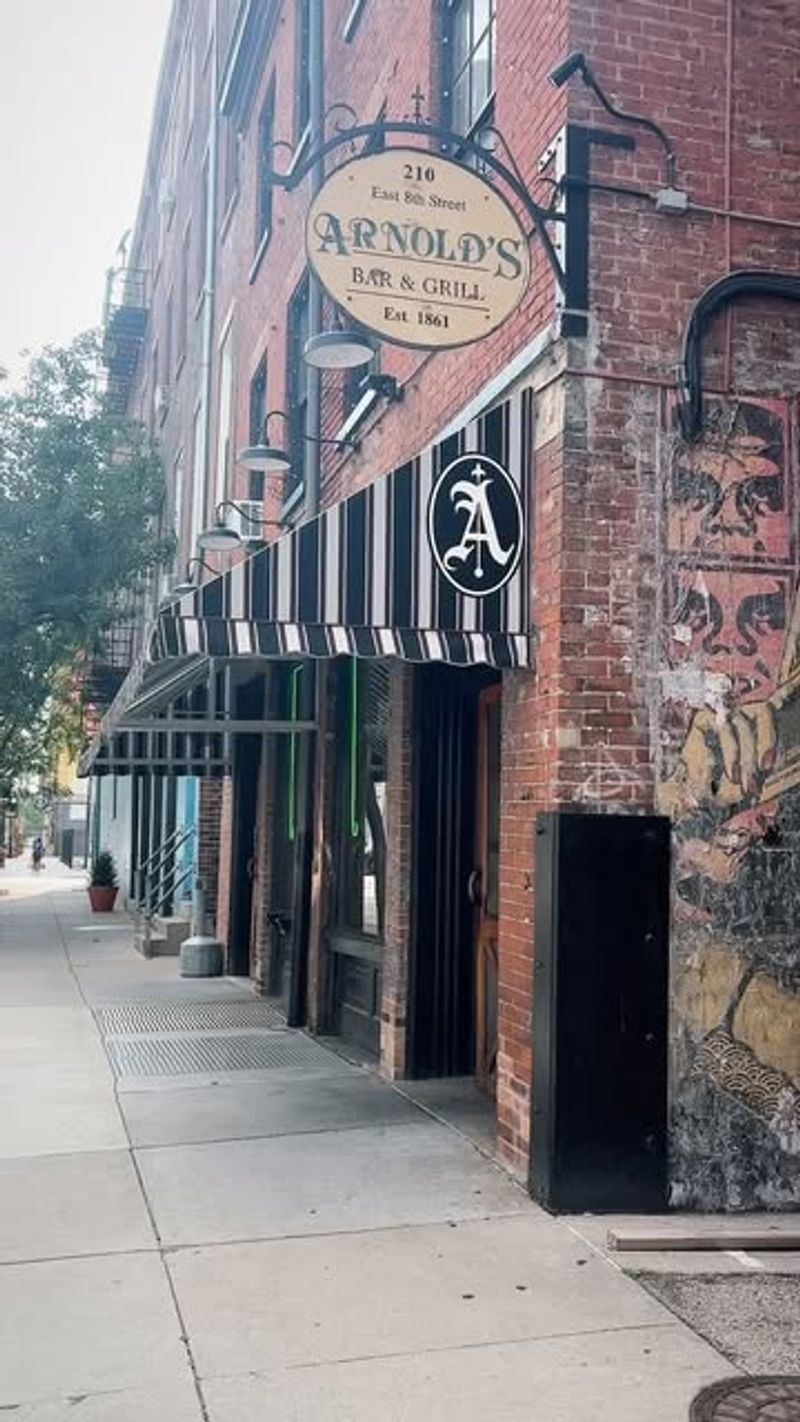 Arnold's Bar & Grill 