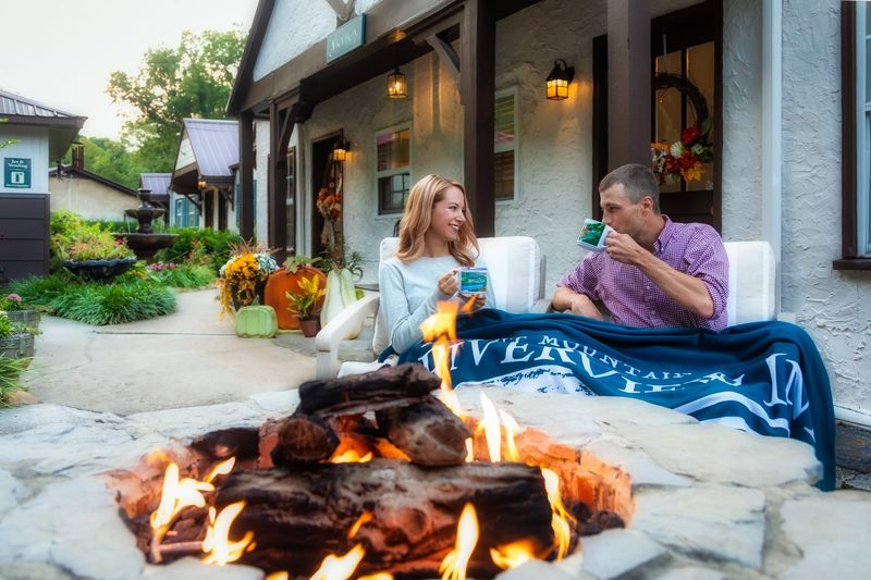 Riverbend Southern Buffet – Warm, Welcoming Atmosphere