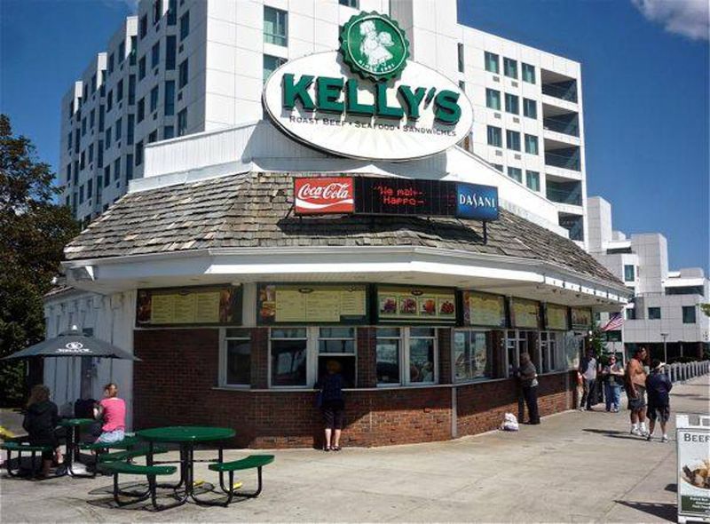 Kelly's Roast Beef: Revere Beach's Seafood Institution