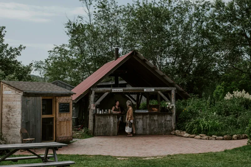Tinder Hearth: Bakery-Turned-Pizza Paradise By The Sea