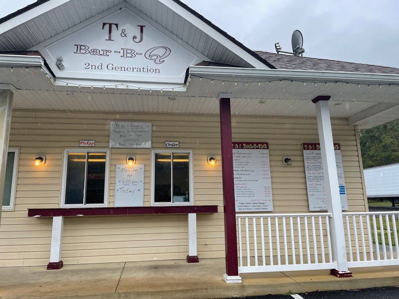 T & J Barbecue Pit (La Plata)