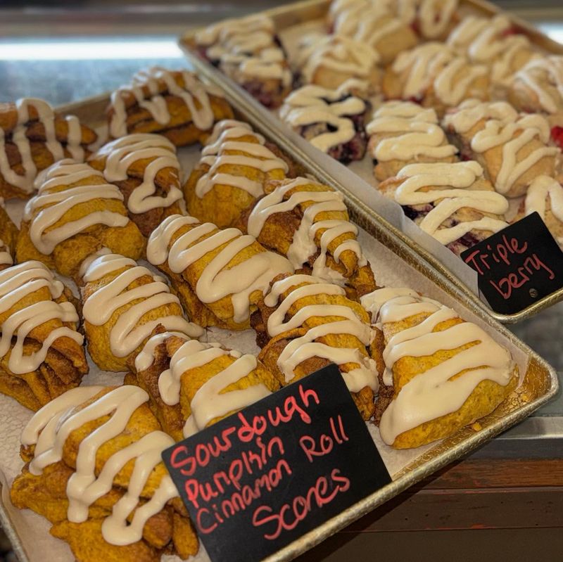The Flying Dutchman Pastry Shop: Apple Apricot Cinnamon Rolls