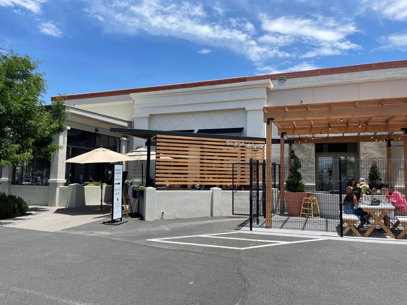 The Grove Café & Market: Farm-Fresh Elegance