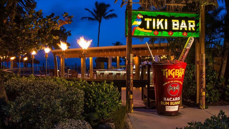 Postcard Inn Tiki Bar – Islamorada