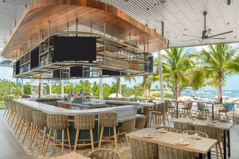 Bayshore Club: Waterfront Wonder