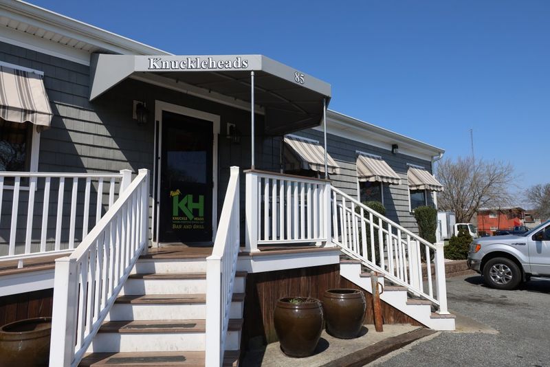 KnuckleHeads Bar & Grill