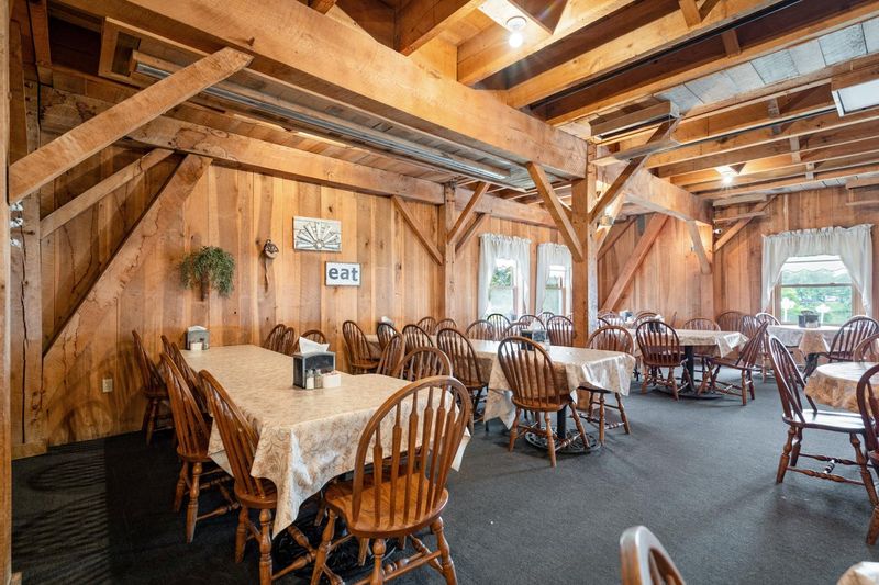 15 Indiana Restaurants Where Amish Cooking Tastes Truly Legendary