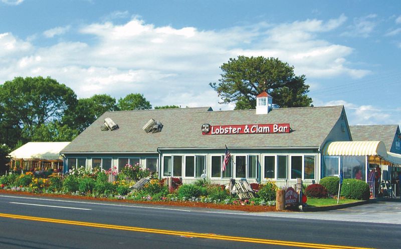 Arnold's Lobster & Clam Bar: Cape Cod's Retro Seafood Paradise