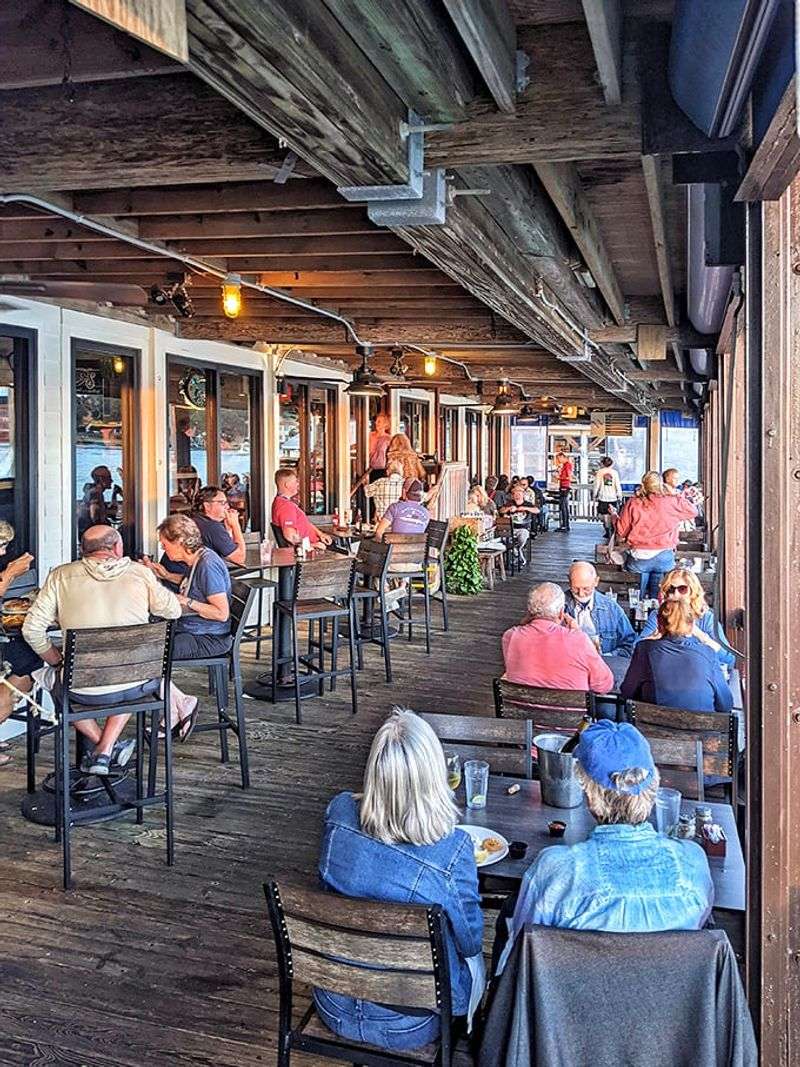 Bubba’s Seafood Restaurant & Crabhouse (Virginia Beach)