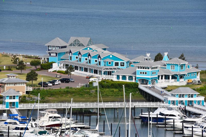 Oyster Farm Seafood Eatery (Cape Charles)